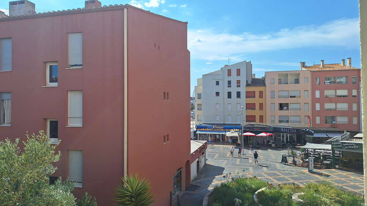 LE CAP D'AGDE - PORT - Grand T2 traversant exposé SUD avec Loggia et Parking privé - photo 7