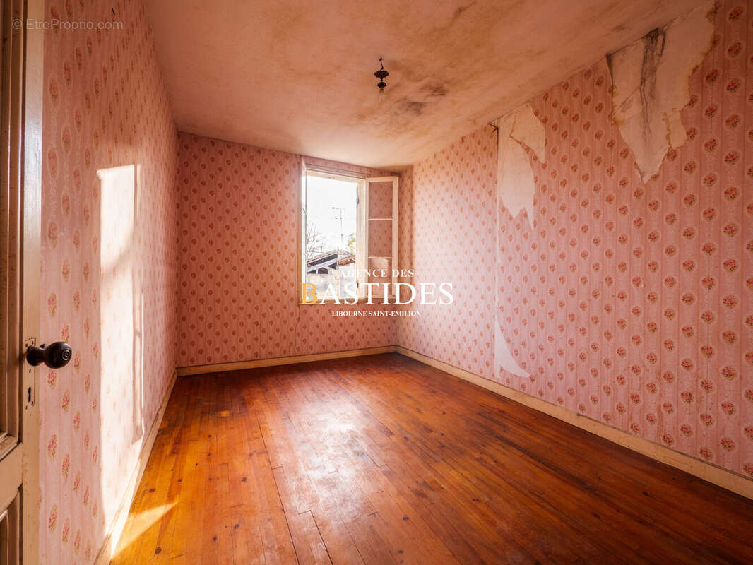 Maison à SAINT-LAURENT-DES-COMBES