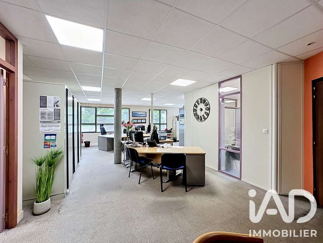 Commerce 210 m² à Mont-Saint-Aignan  - photo 2
