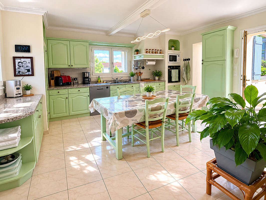 Maison 145 m² à Sommieres-Du-Clain  - photo 3