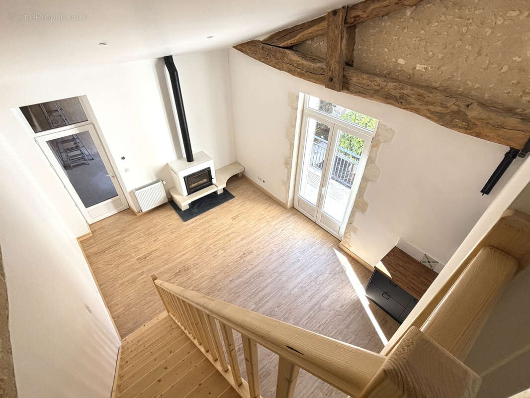 Appartement à BARBEZIEUX-SAINT-HILAIRE