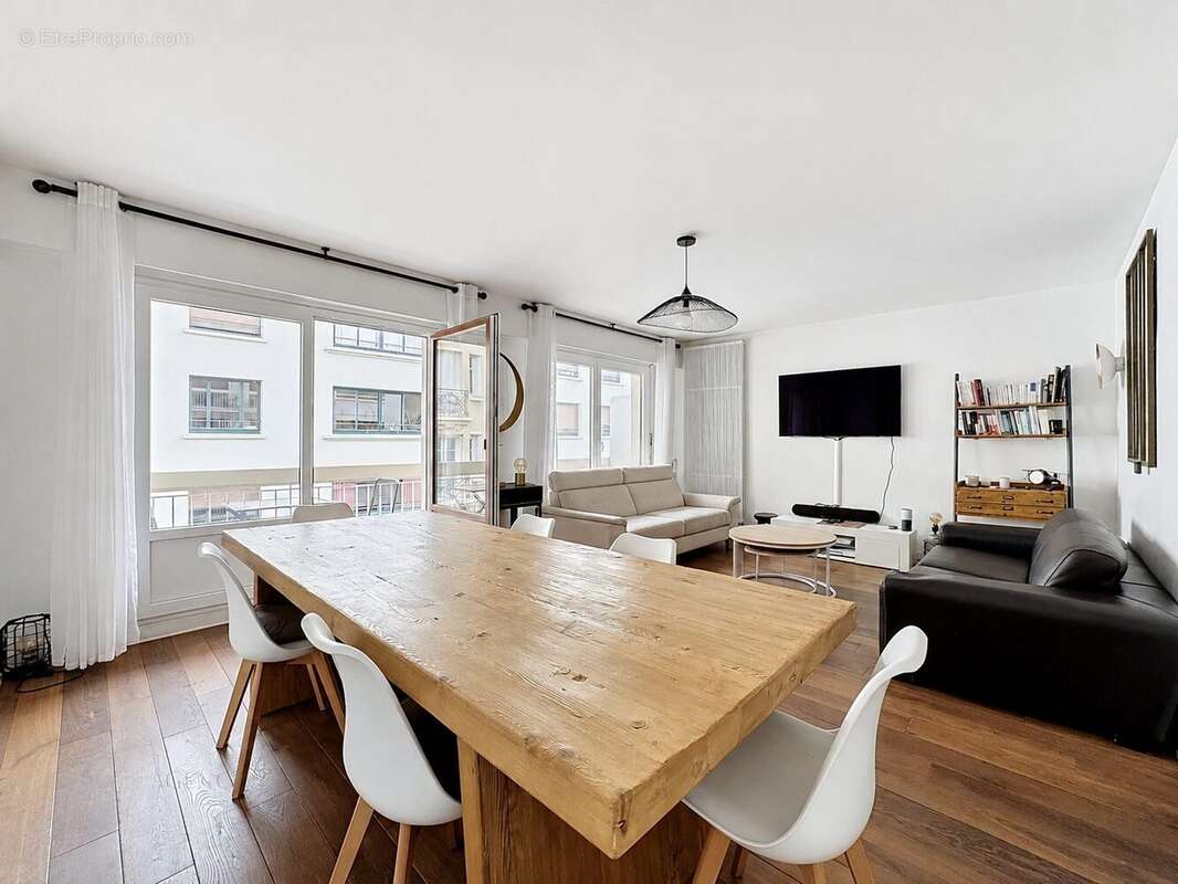 Appartement à COURBEVOIE