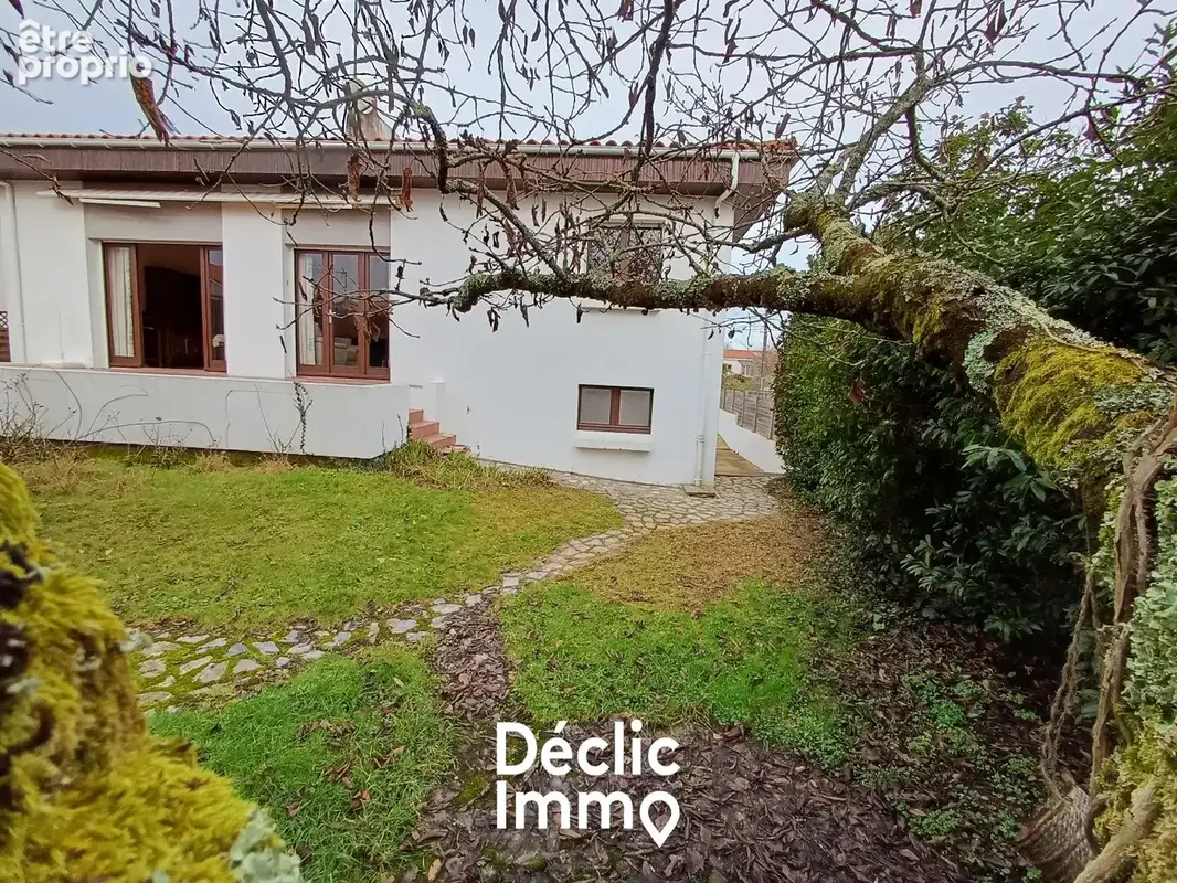 Maison de caractère à Bourg-sous-la-Roche  117 m² - Terrain 500m² - Tout à pied - photo 2