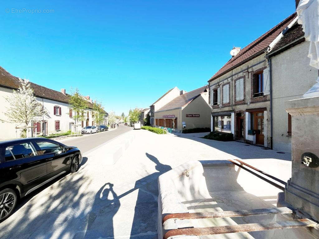 Maison à VILLENEUVE-SUR-YONNE