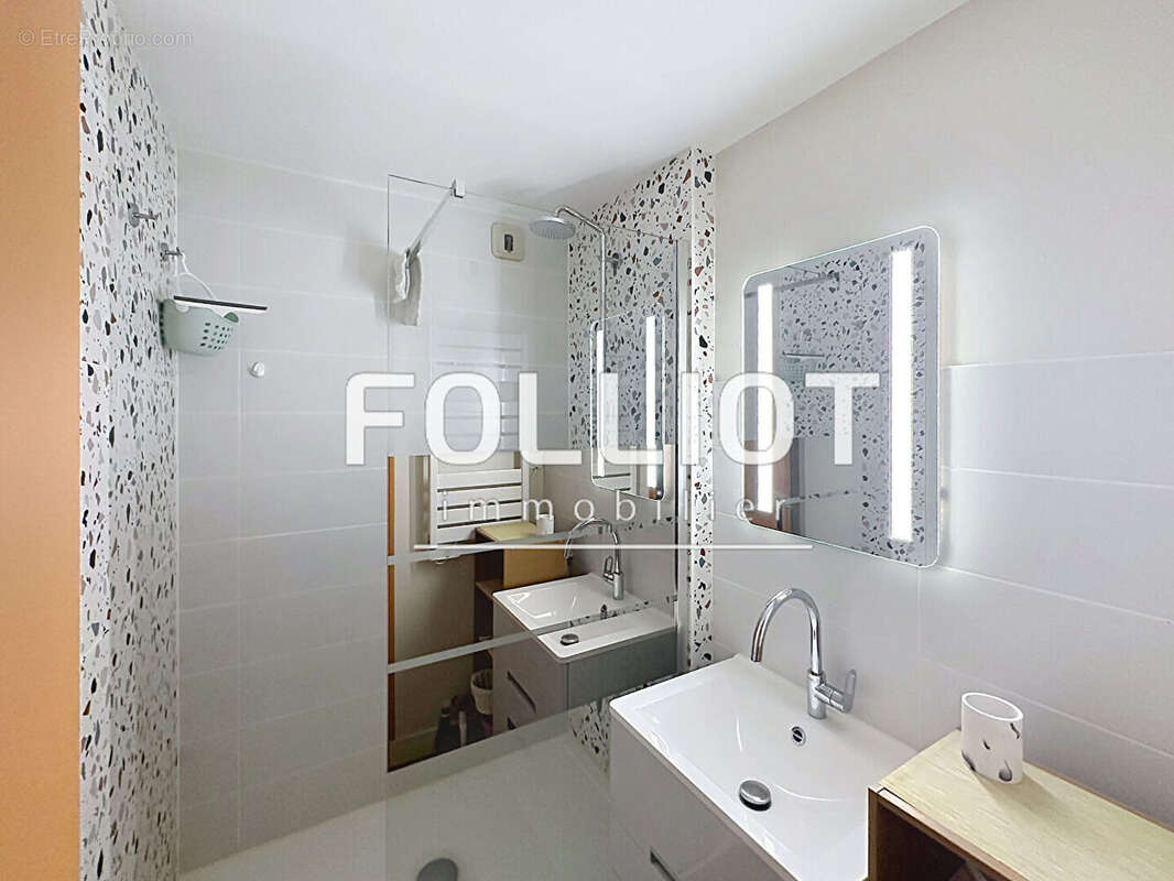 Appartement 1 pièce à vendre au centre-ville de Granville, exposition sud - photo 4