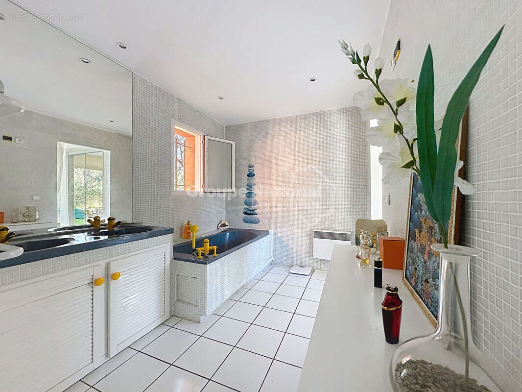 Maison à SAINT-CEZAIRE-SUR-SIAGNE