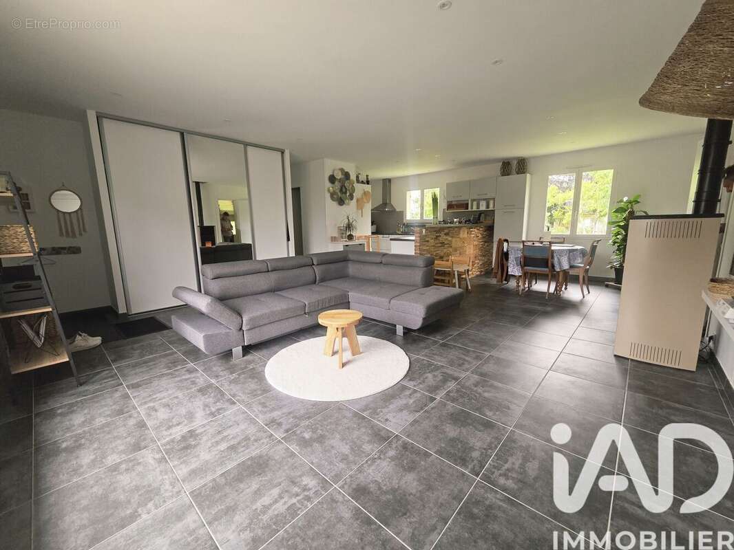 Maison 112 m² à Saint-Seurin-De-Cadourne  - photo 5