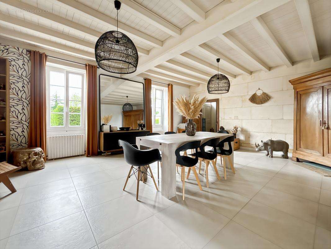 Maison à BRIZAMBOURG