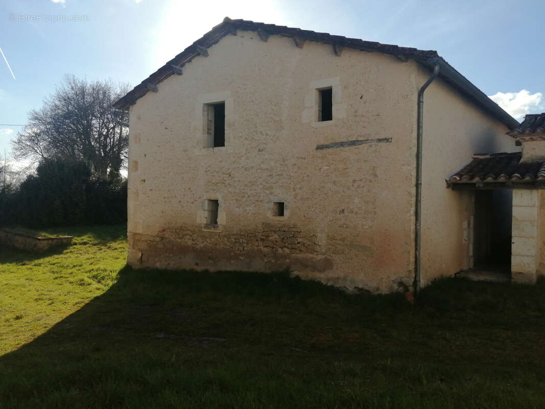 Maison à VILLEBOIS-LAVALETTE