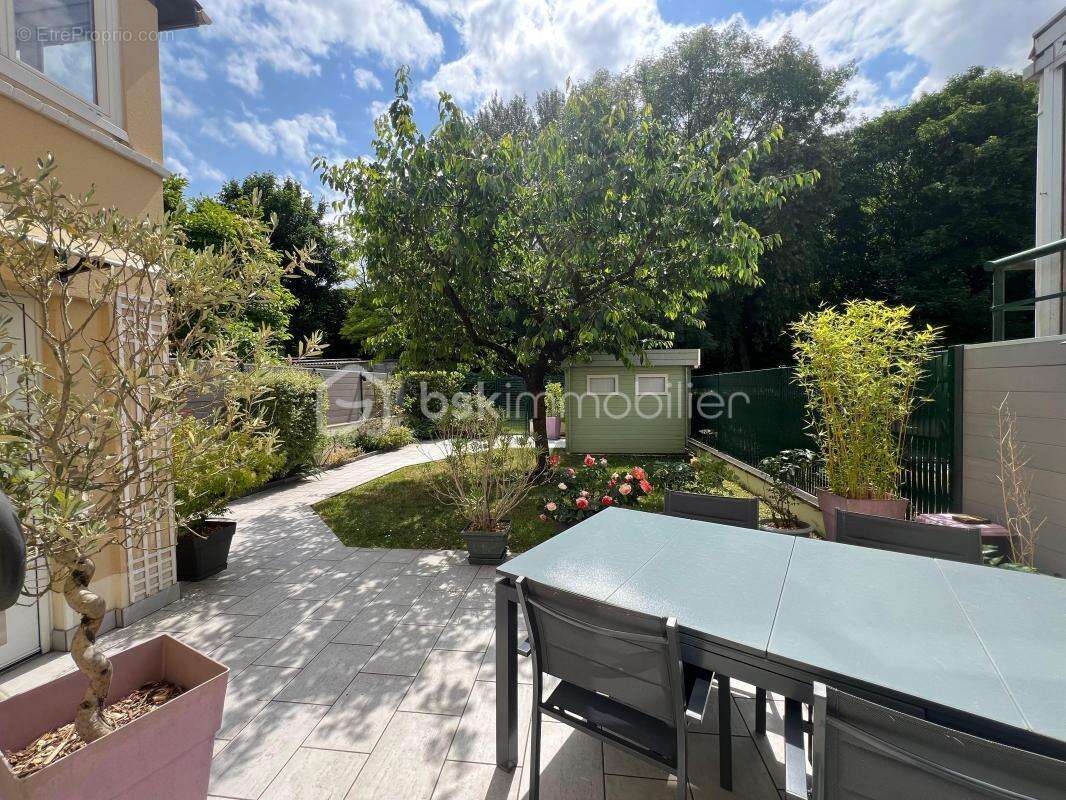 Maison à VIGNEUX-SUR-SEINE