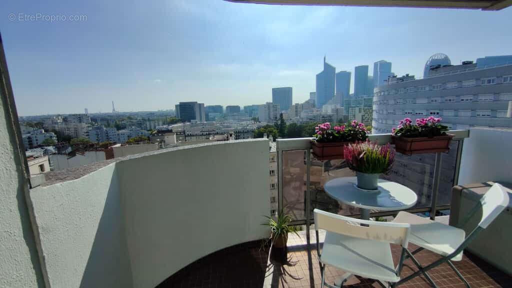 Appartement à COURBEVOIE