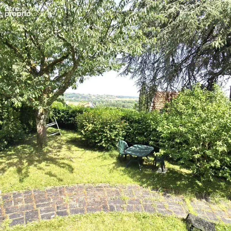 Charme traditionnel et beaux volumes pour cette maison familiale à flanc de coteaux - photo 5
