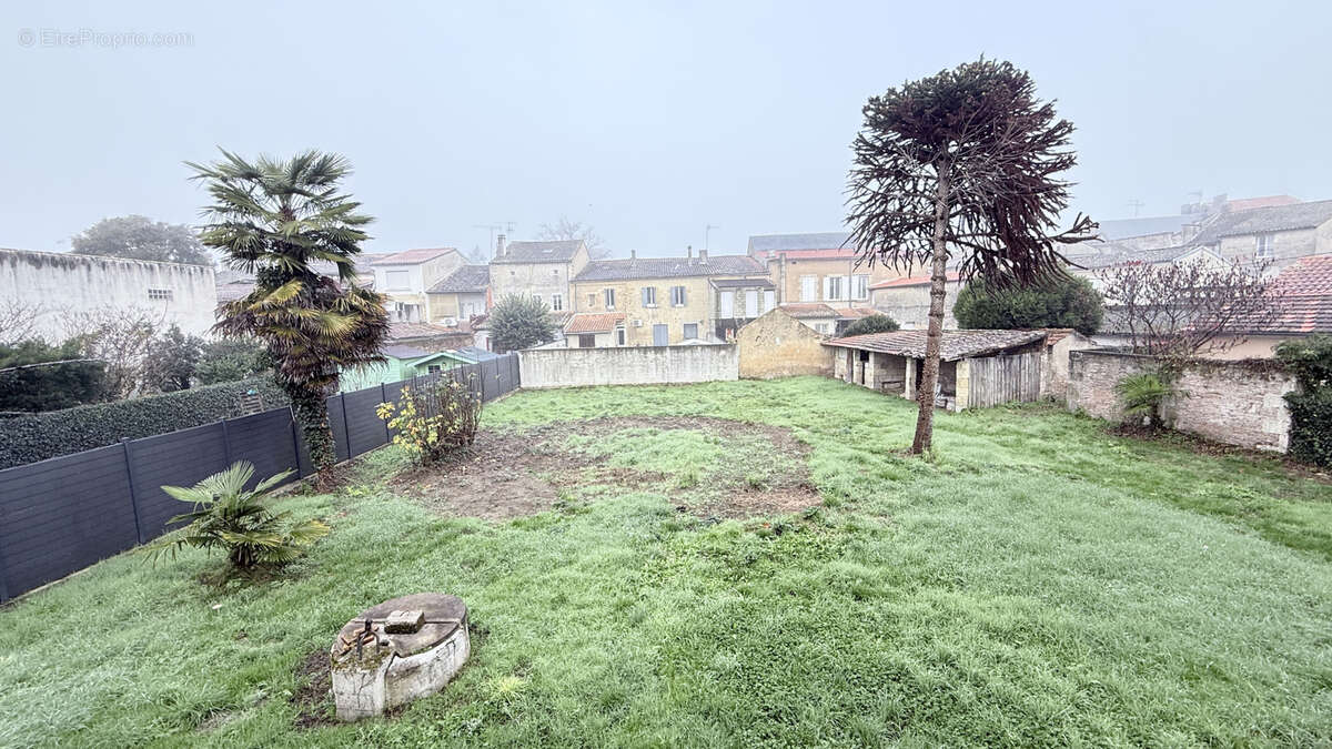 Maison à MONTPON-MENESTEROL