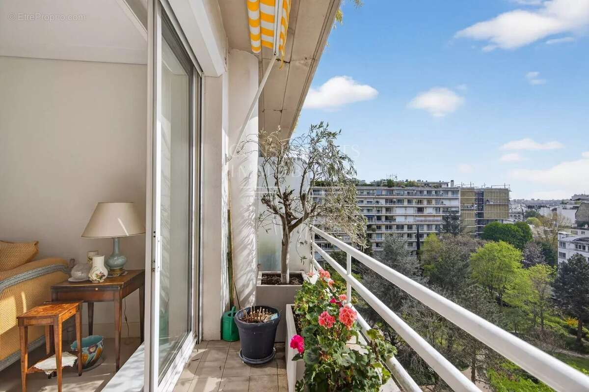 Appartement traversant parfait etat balcon paris xvi– quartier jasmin. - photo 4