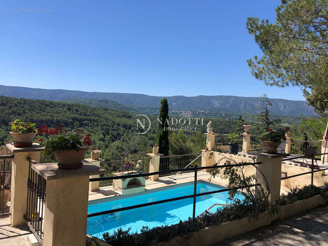 Maison troglodyte avec piscine bénéficiant d'une superbe vue  sur le Luberon - photo 2
