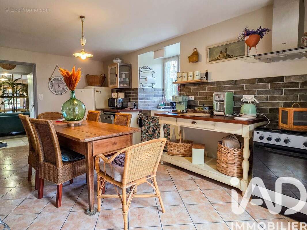 Maison 225 m² à Graissac  - photo 4