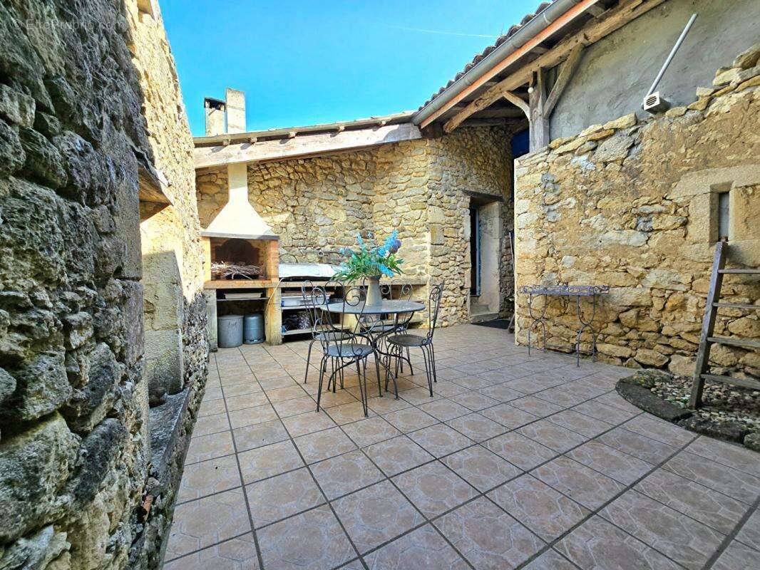 Maison à SAINT-ANTOINE-DU-QUEYRET