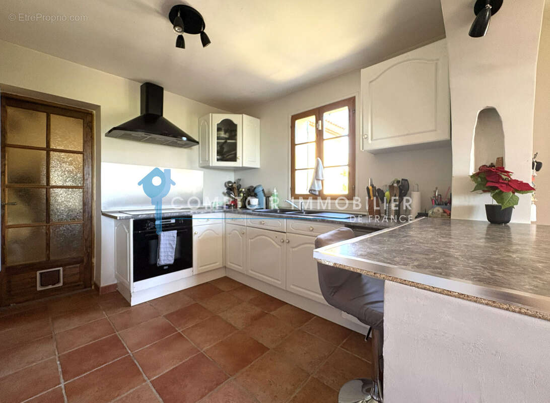 DEPT-30-A VENDRE-POUZILHAC Ensemble immobilier de 550m2 avec superficie habitable actuelle de 170m2 évolutive - photo 7