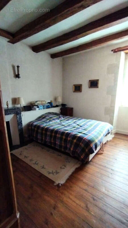 Maison à YZEURES-SUR-CREUSE