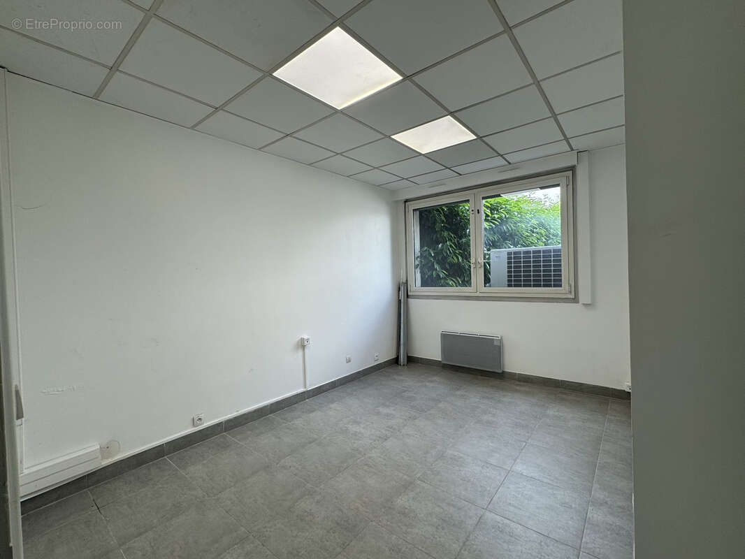 Commerce à COURBEVOIE