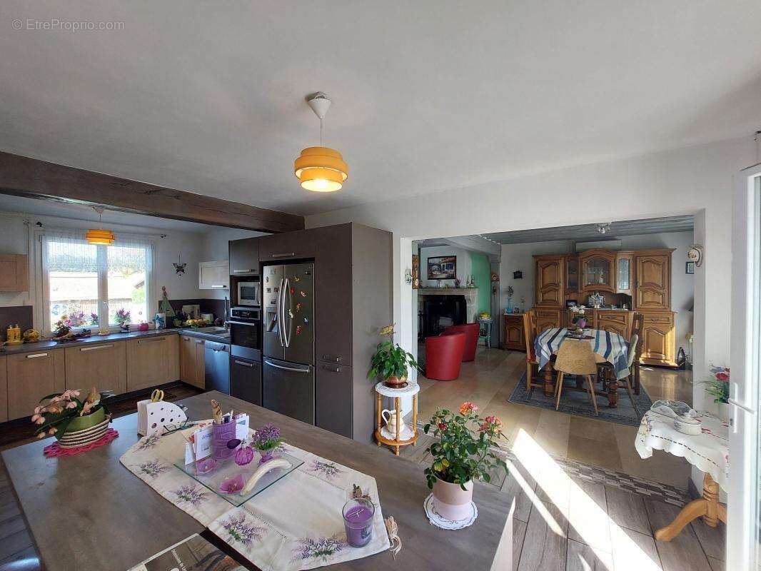 Maison à TILLEUL-DAME-AGNES