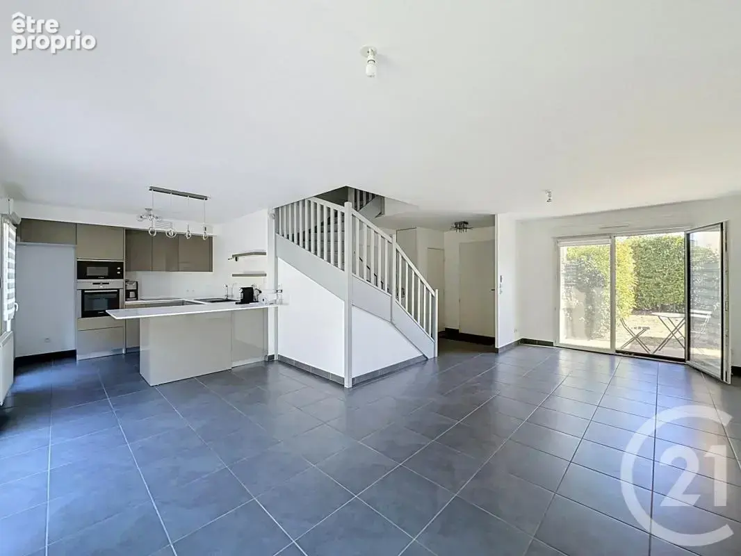 Maison 6 pièces 120 m² à vendre à Chassieu (69680) - photo 2