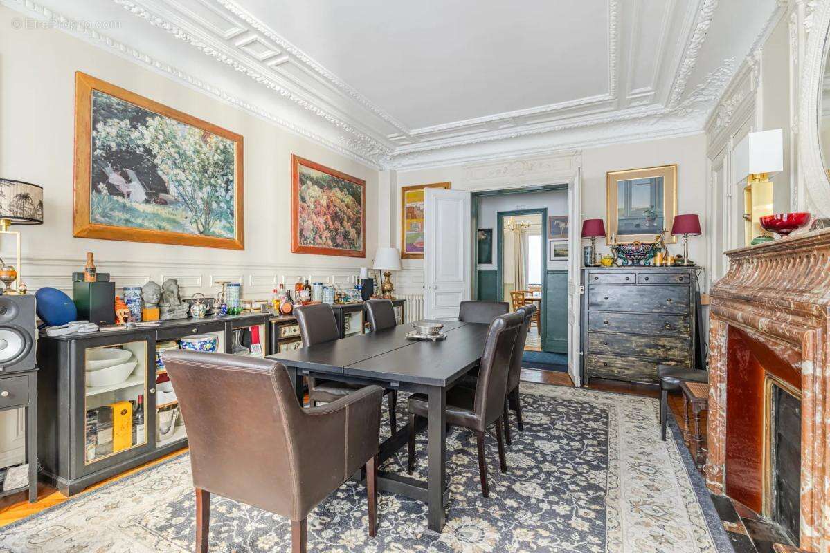 Appartement à PARIS-16E