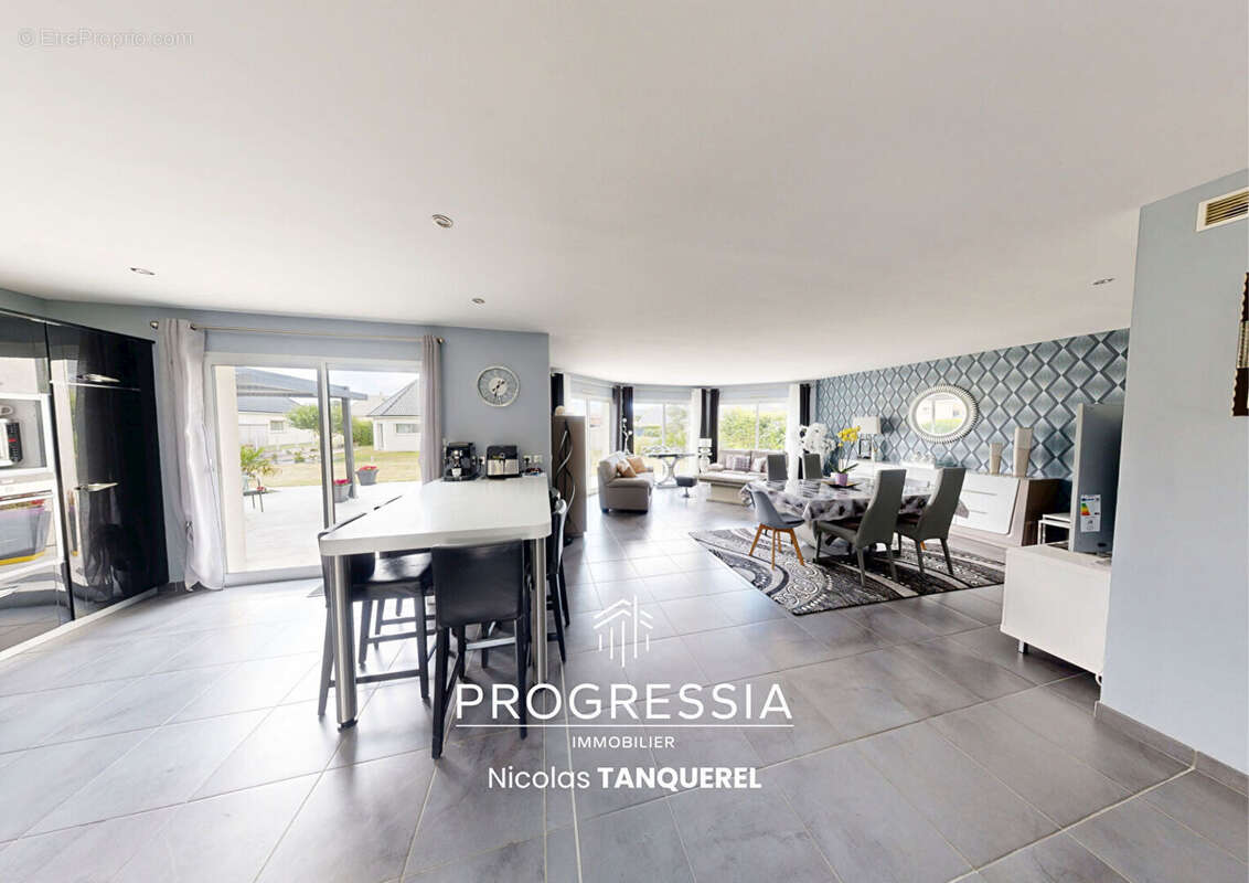 CAUVILLE-SUR-MER - Pavillon familial de 152 m²  avec Jardin, terrasse et Garage - photo 3
