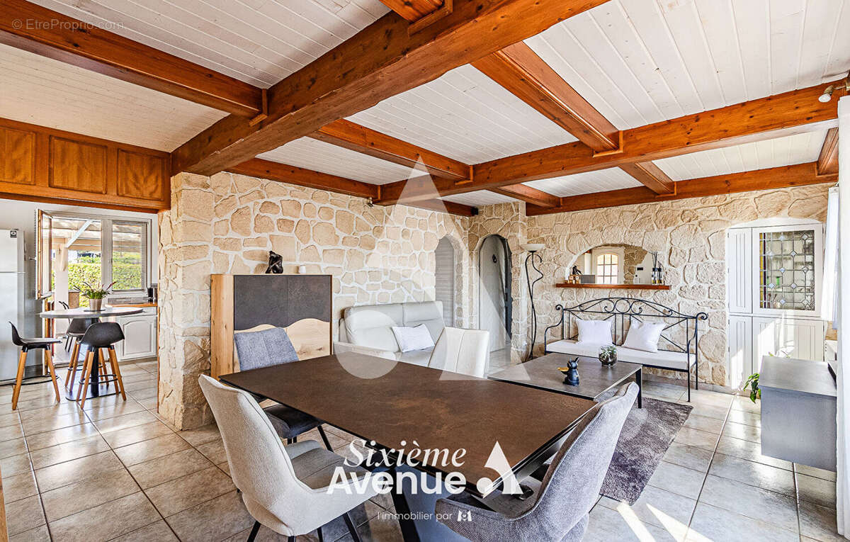 Chazay-d'Azergues - Maison familiale avec piscine, terrasse couverte et vue dégagée - photo 2