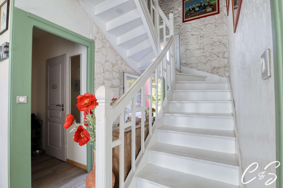 Maison 92 m² à Plogastel-Saint-Germain  - photo 7