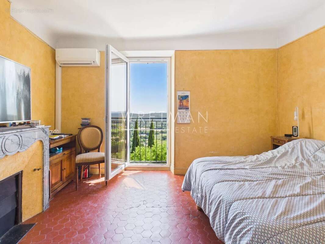Authentique maison de village avec terrasses et vue panoramique – CALLIAN - photo 12