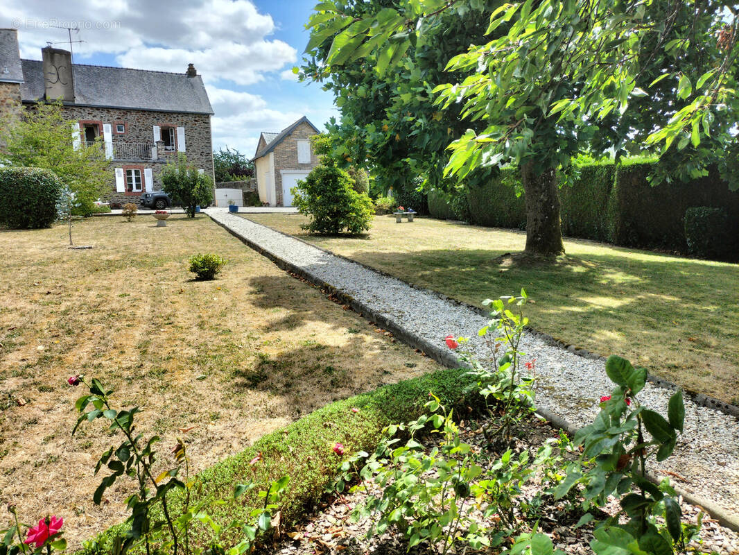 Maison à L&#039;HUISSERIE