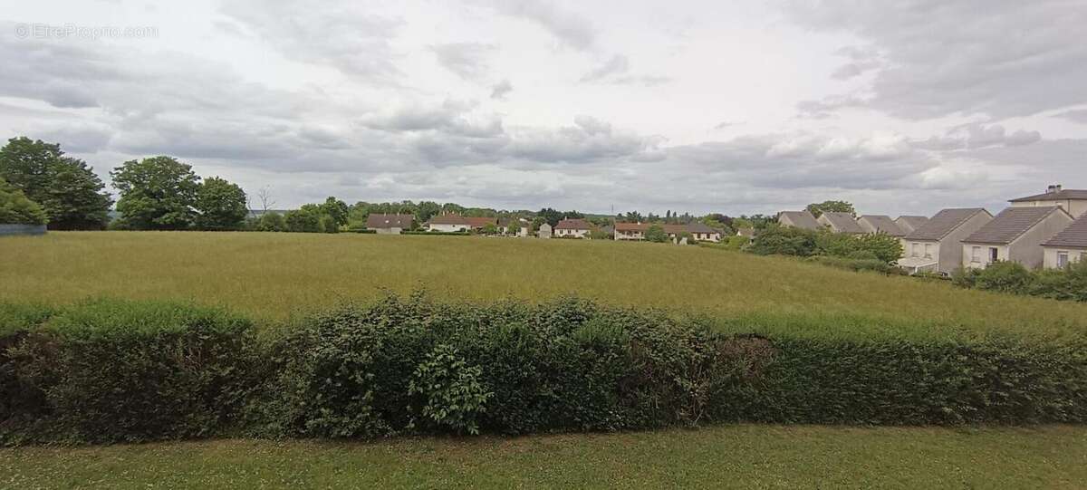 Appartement à VARENNES-VAUZELLES