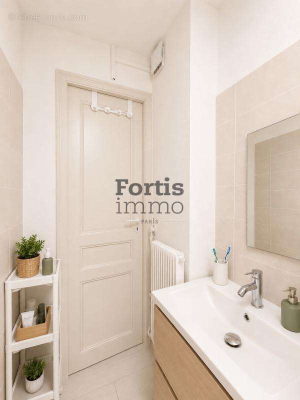 Appartement à PARIS-14E