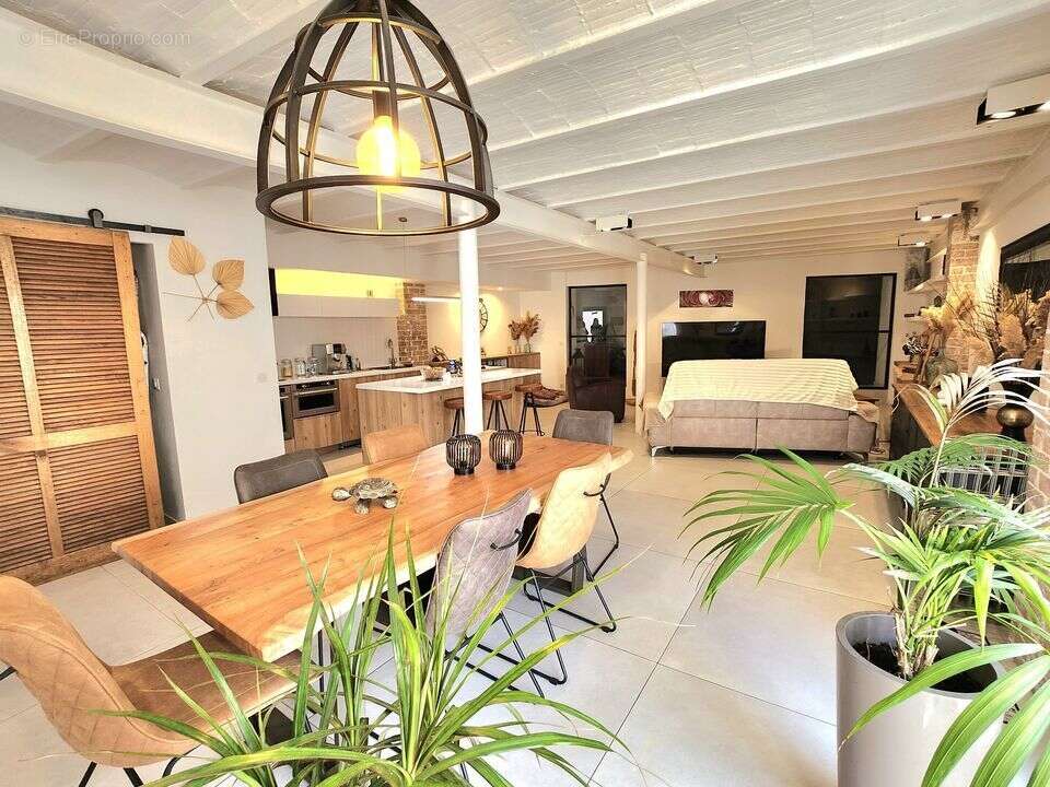 LOFT 118 M² / COEUR CHATEAU GOMBERT 