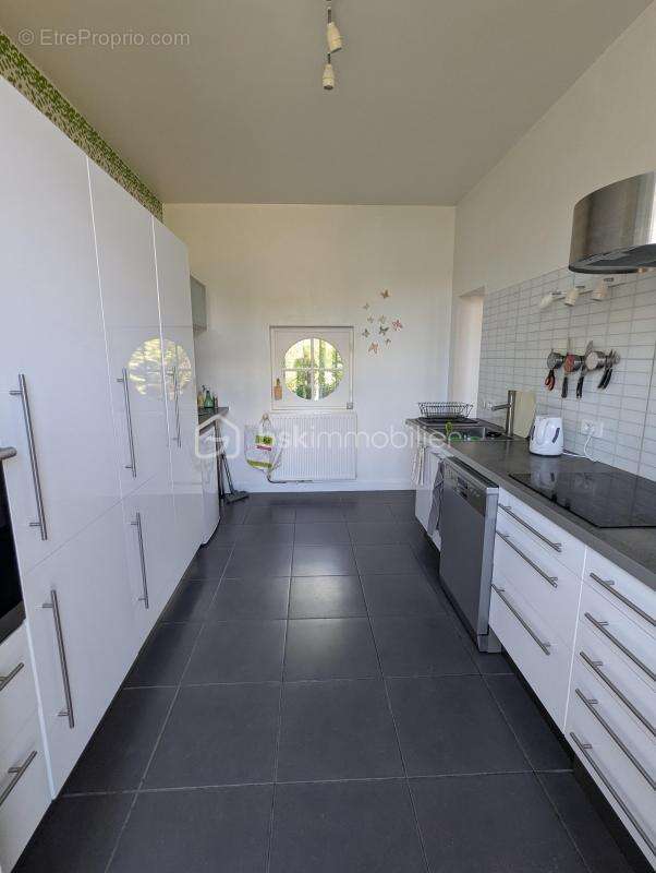 Maison à SAINT-MEDARD-DE-GUIZIERES