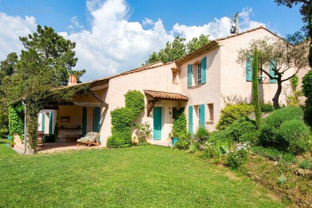 6957c69f24c4411a94db708939226b05 - Maison à GRIMAUD