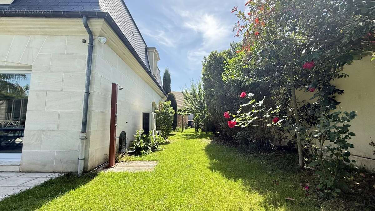 Maison à EZANVILLE