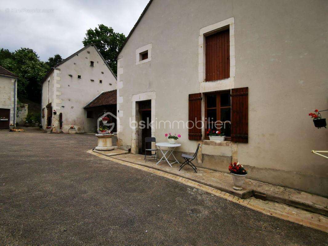 Maison à GY-L&#039;EVEQUE