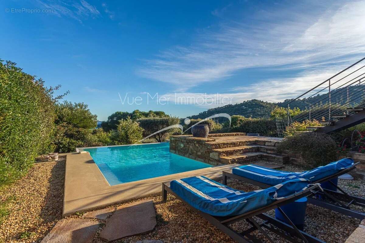 Domaine privé du Gaou Bénat – Élégante villa en pierre avec vue mer et piscine - photo 5