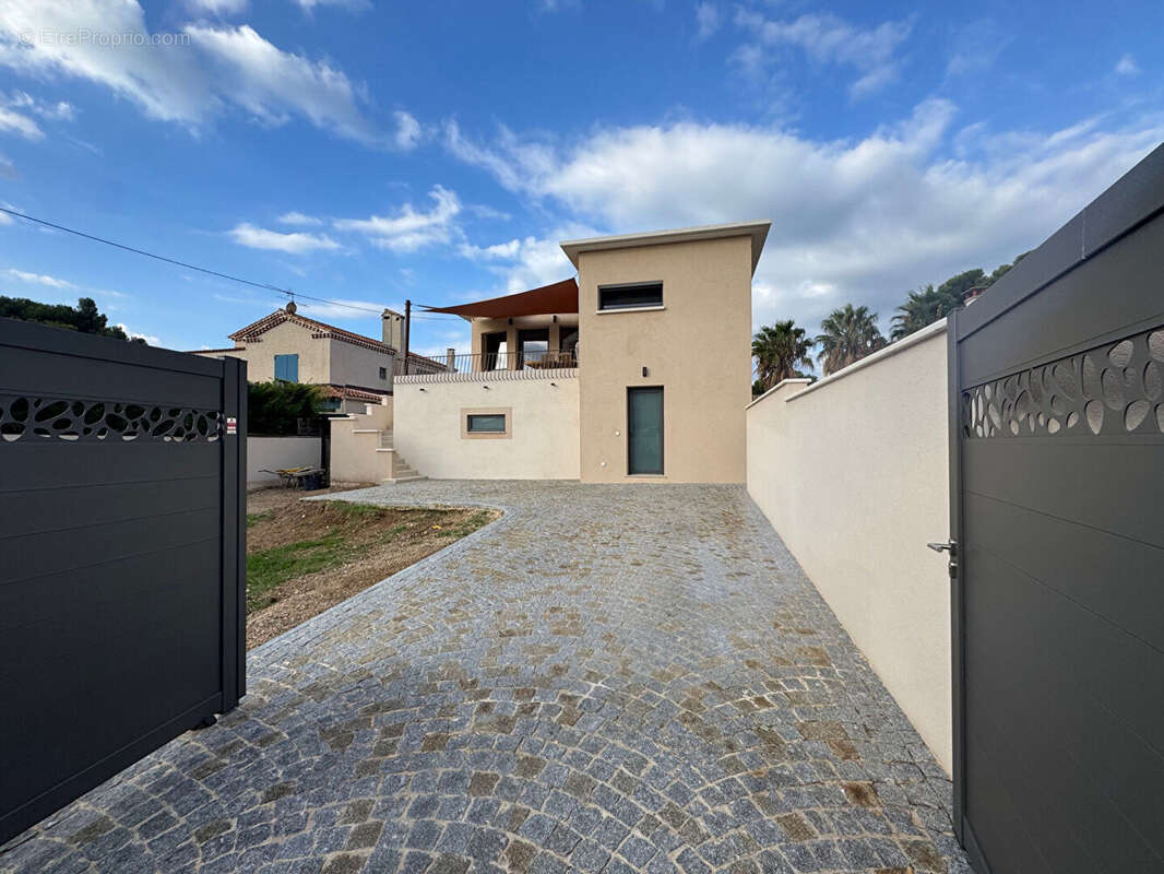 Appartement à CARRY-LE-ROUET