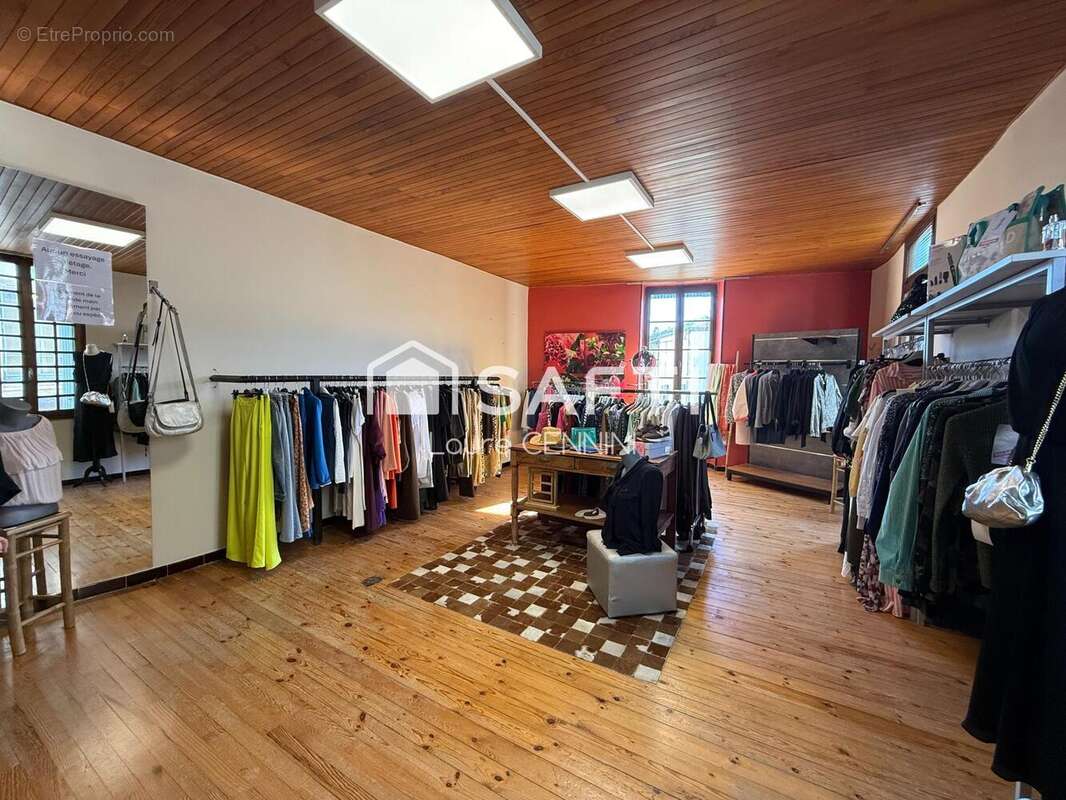 Photo 7 - Commerce à VALREAS