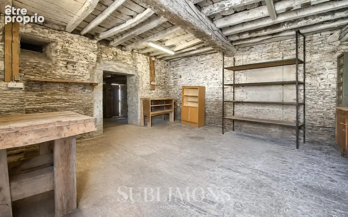 Longère en pierre - 2 260 m² de terrain - photo 5