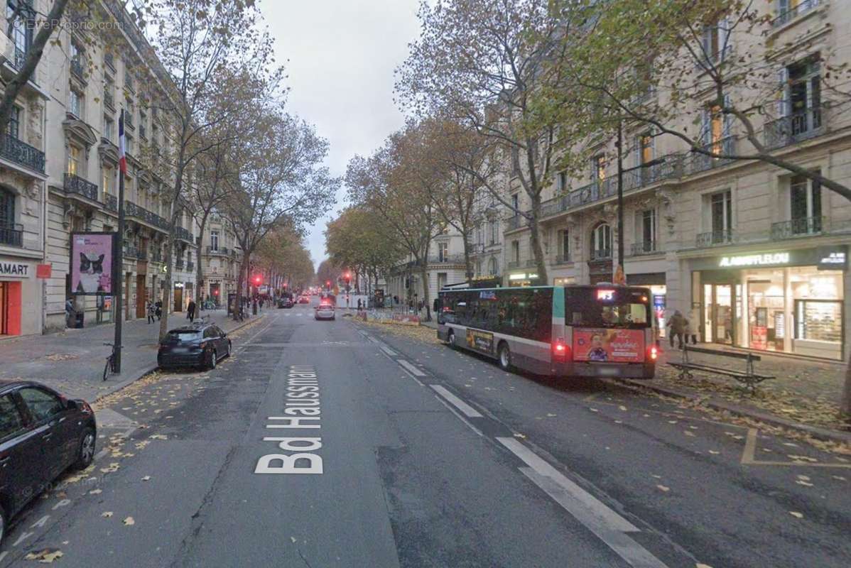 160 m² à Paris-8e  - photo 2