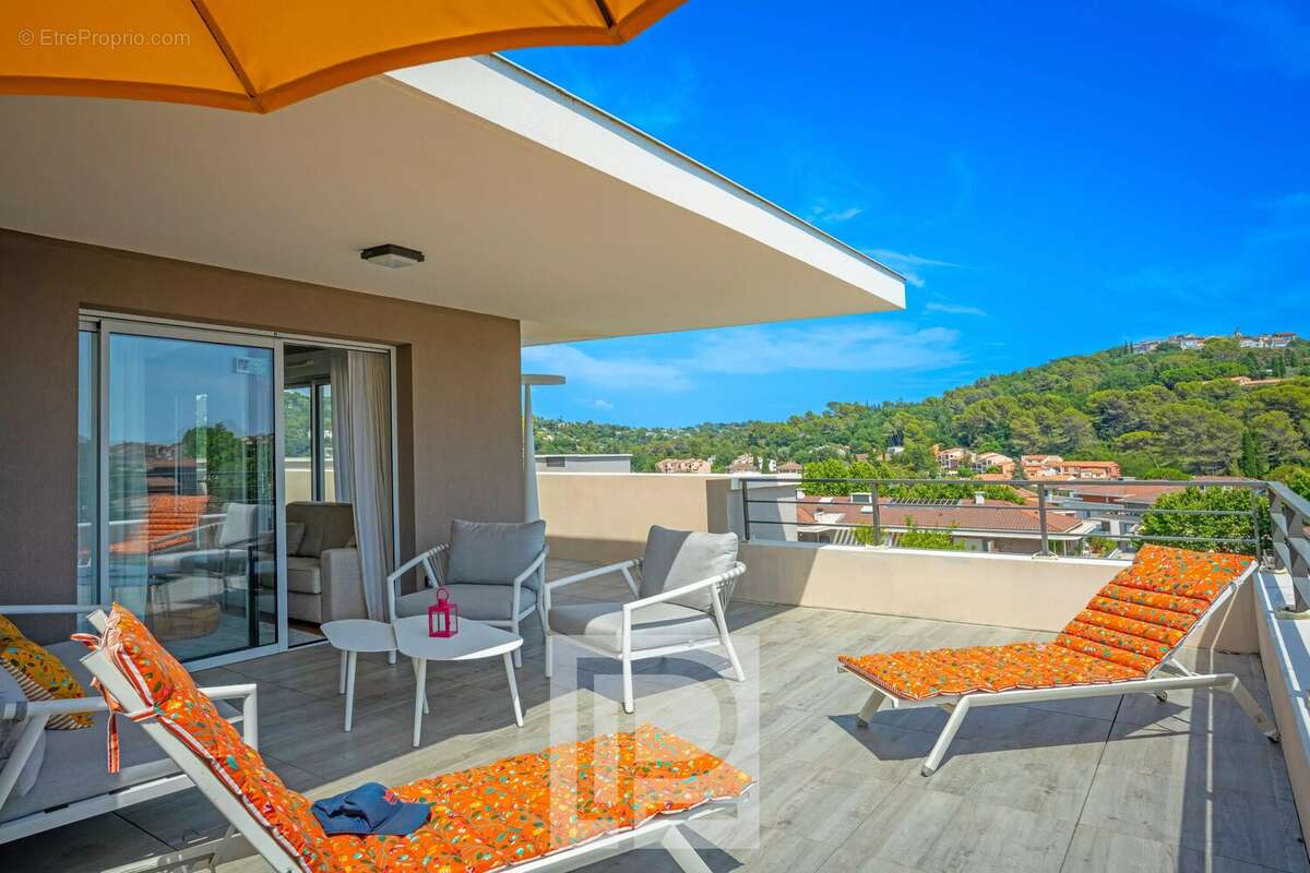 Appartement à MOUGINS