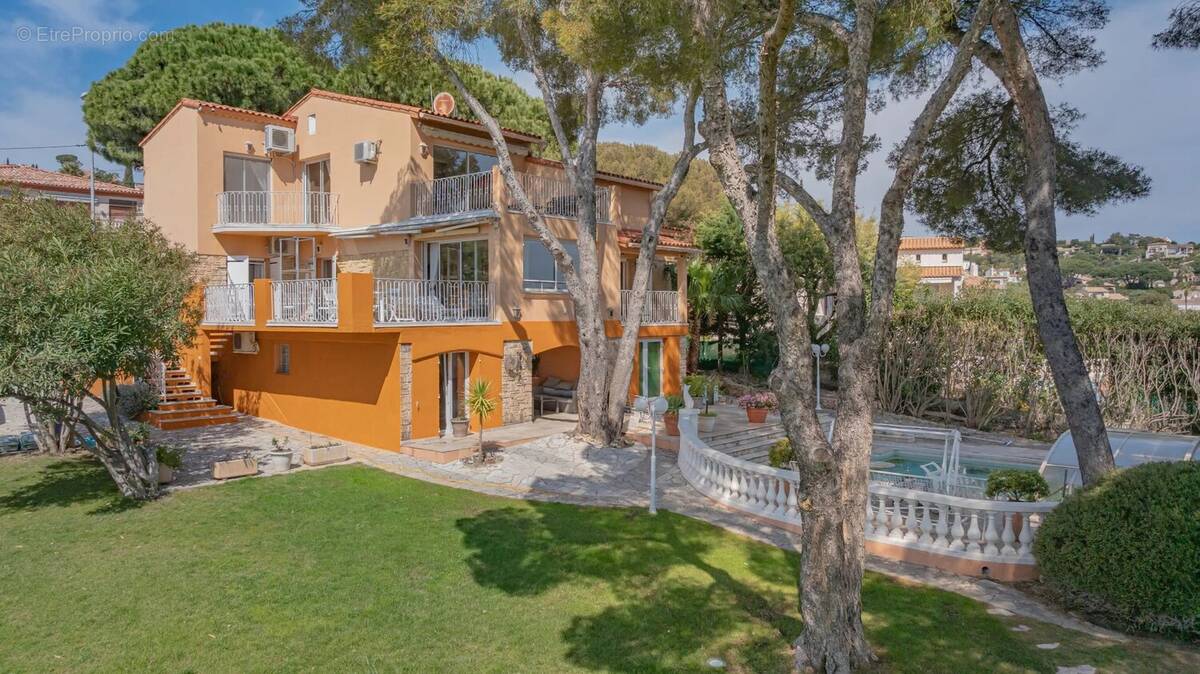 Maison à LES ISSAMBRES