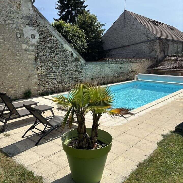Maison à BRIERES-LES-SCELLES