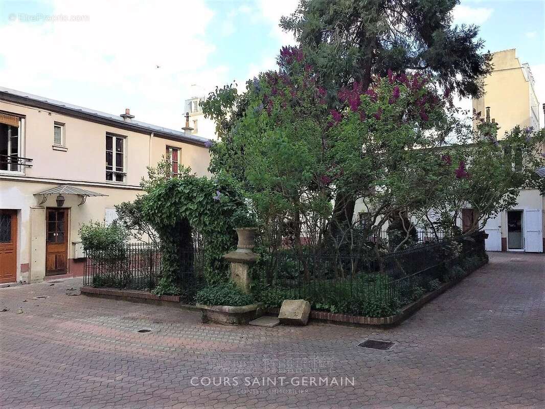 Appartement à PARIS-14E