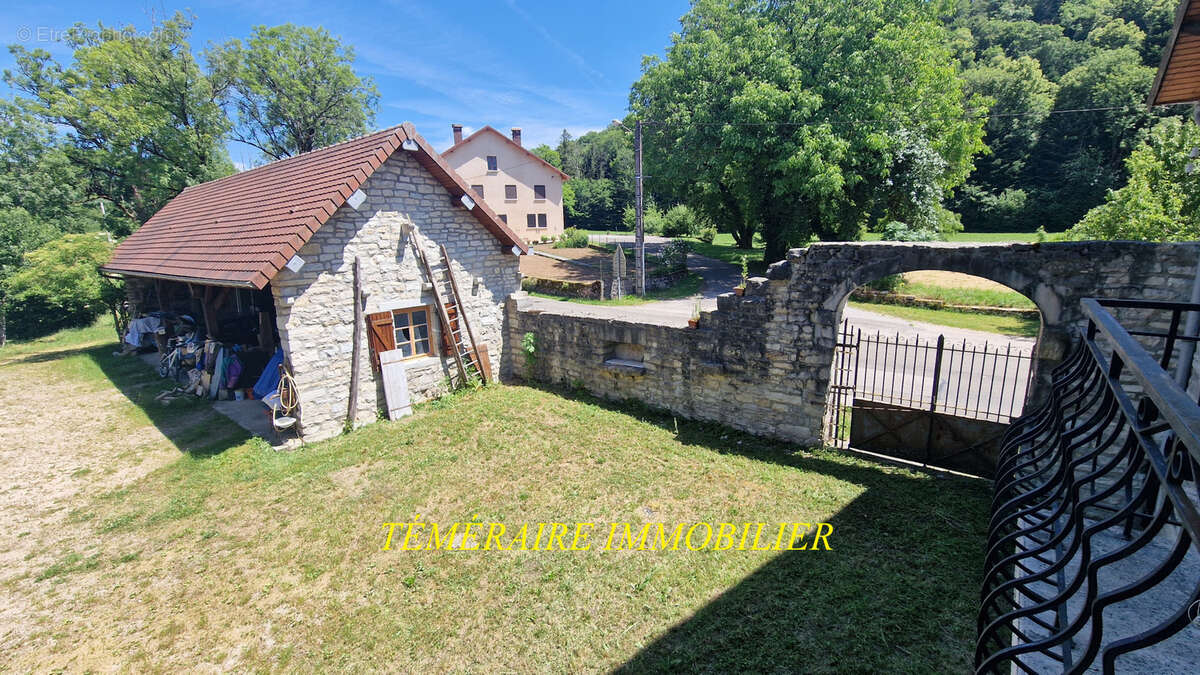 Proche Doucier- Ancienne ferme mitoyenne de 464m2 hab - photo 6