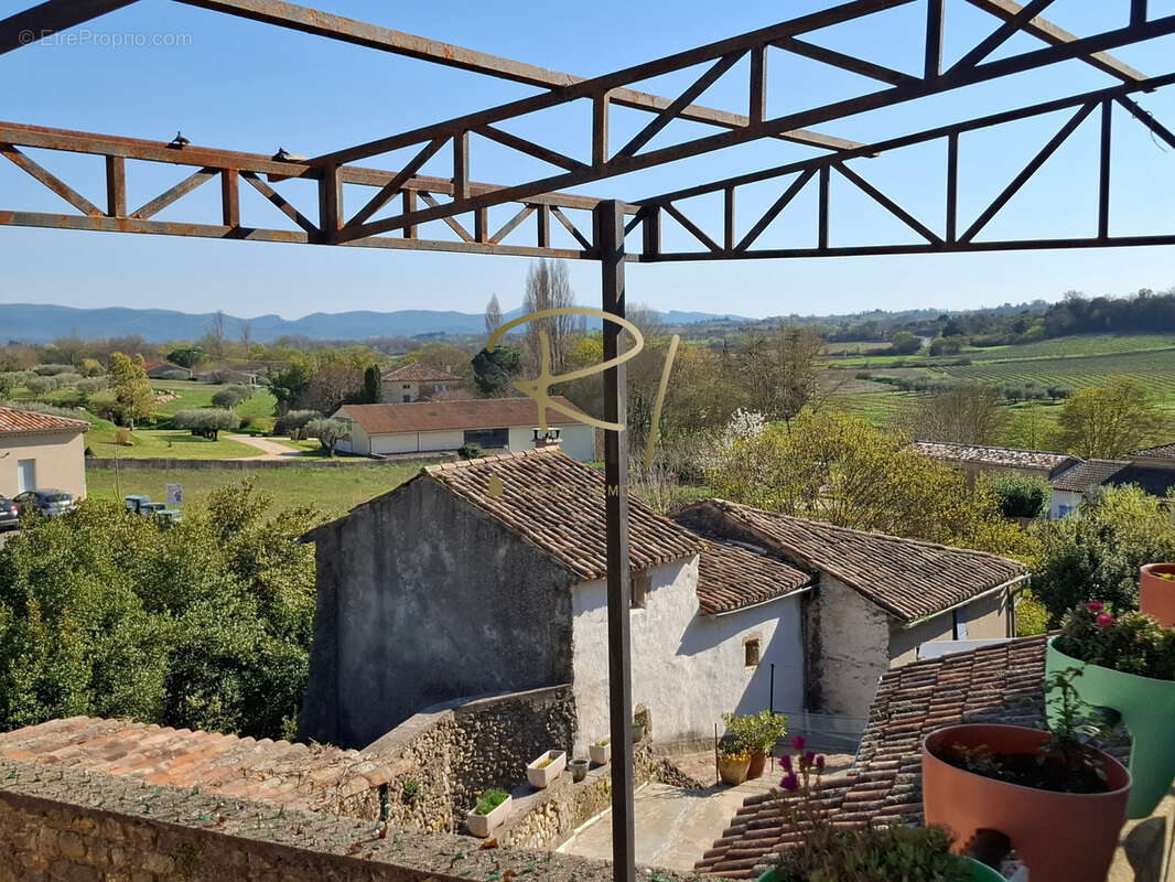 Maison à SAINT-SAUVEUR-DE-CRUZIERES
